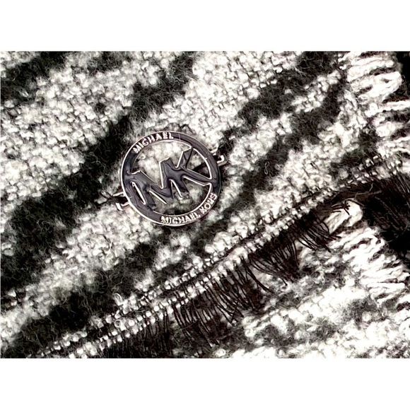 Michael Kors NWOT Pashmina, grey and black animal print - Picture 2 of 4
